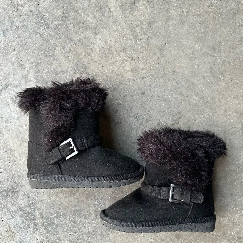 BABY GIRL BOOTIES SIZE 6